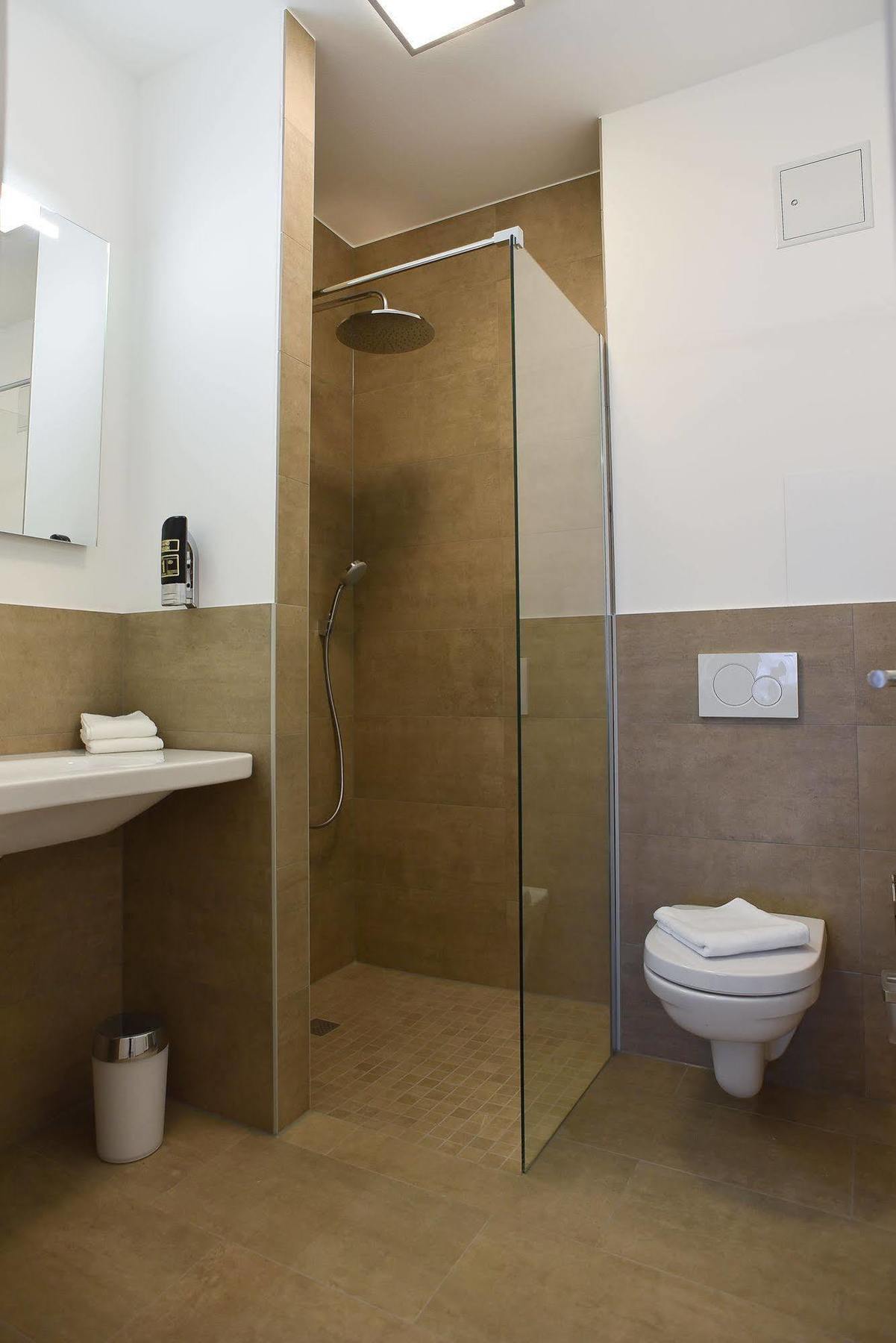 Guesthouse Lichtenau Nußloch Eksteriør bilde